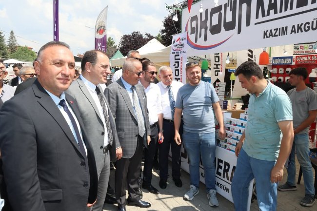 Çay’da Vişne ve Eber Sarısı Coşkusu