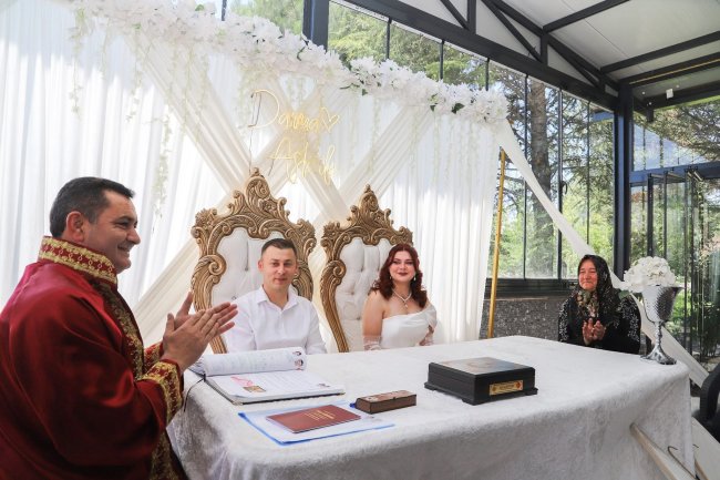 Başkan Altuntaş Polis Memurunu Mutlu Gününde Yalnız Bırakmadı