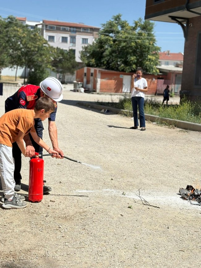 Bolvadin'de Yangın Nasıl Söndürülür Öğrendiler