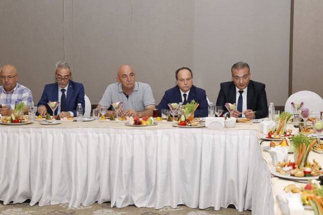 Afyonkarahisar'da Nihat Zeybekçi İş İnsanlarıyla Buluştu