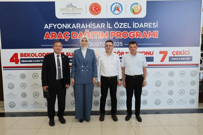 AK Partili Karyağdı Açıkladı: Bolvadin'e Bir Adet Çöp Kamyonu Kazandırıldı