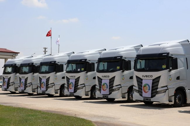 Afyon’da 15 Hizmet Aracı Törenle Teslim Edildi