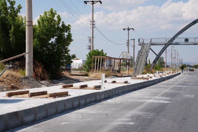 Bolvadin'de MYO Karşısında Yürüyüş Yolu Tamamlanıyor