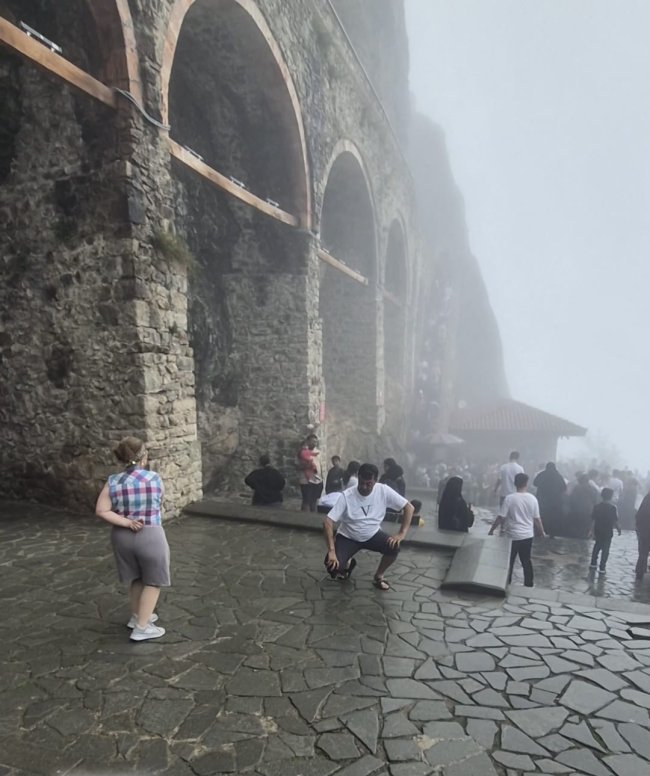 Bolvadinli Özdoğan Manastır'ın Önünde Harmandalı Oynadı