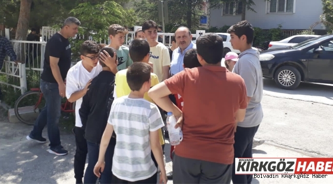 DERVİŞ HOCA ÖĞRENCİLERİN HEYECANINI PAYLAŞTI