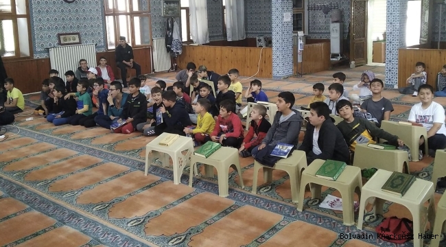 KİMYA ve ÖNDER HOCAYI TEBRİK EDİYORUZ! CAMİYİ ÖĞRENCİLERE HER GÜN İKRAM DA BULUNARAK SEVDİRİYORLAR!