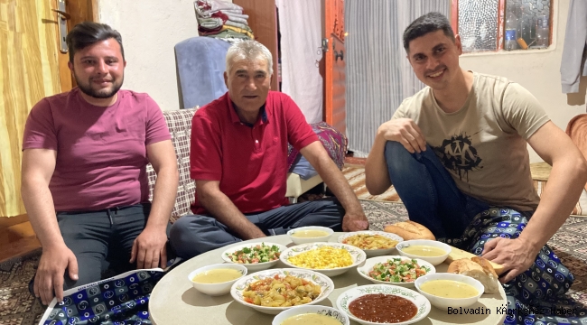 AK PARTİ BOLVADİN GENÇLİK KOLLARI BAŞKANI KOÇDEMİR VATANDAŞIN SOFRASINA MİSAFİR OLDU