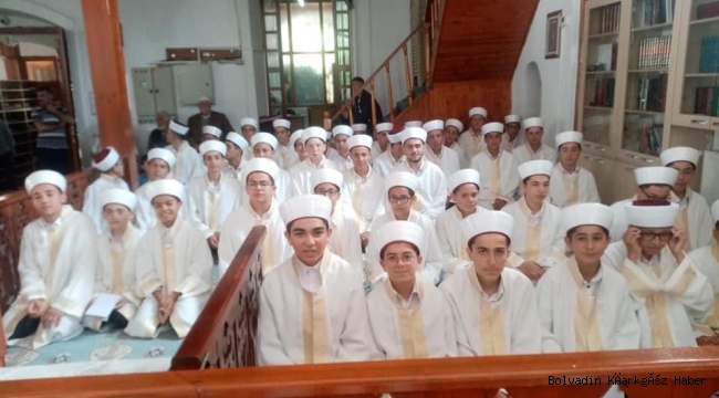 HAYIRLI OLSUN 46 HAFIZIMIZA! ÇARŞI CAMİİNDE GÜLLER AÇTI