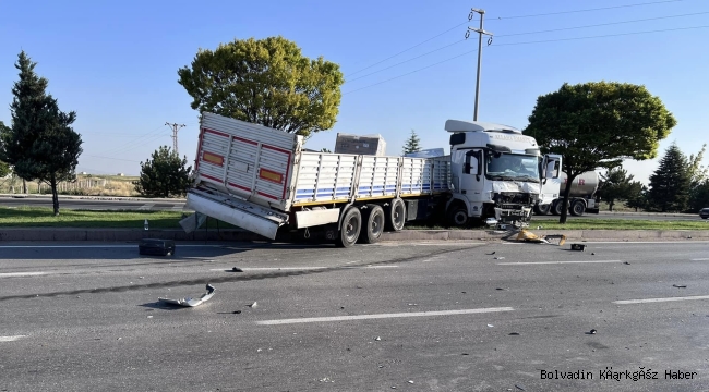 AFYON OTOGAR KAVŞAĞINDA FECİ KAZA! 2 ÖLÜ