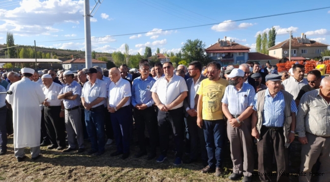 İYİ PARTİ AFYON İL BAŞKANI HEMŞERİMİZ MISIRLIOĞLU TOPTAŞ’IN CENAZE TÖRENİNE KATILDI