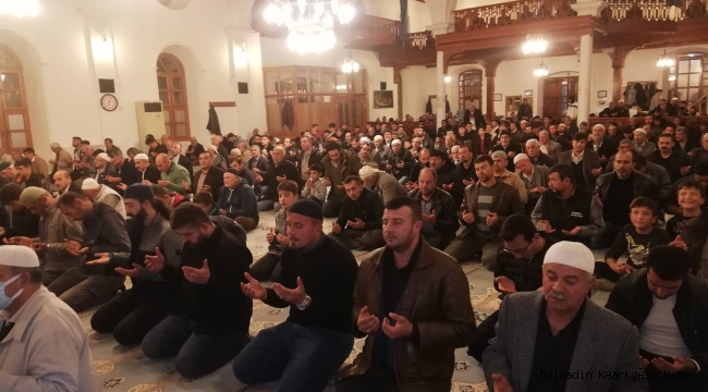 İLÇEMİZ ÇARŞI CAMİİNDE KANDİL PROGRAMI İCRA EDİLDİ