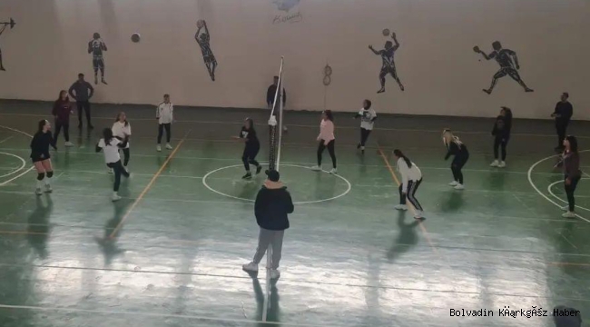 BAYAN VOLEYBOL TAKIMLARINDAN DOSTLUK MAÇI