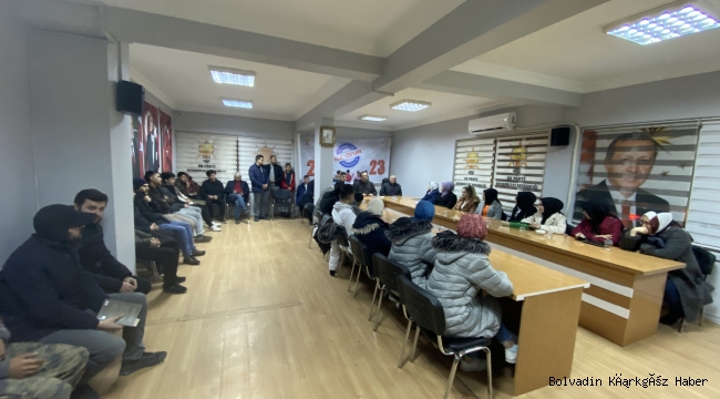 İLK OYUM AK PARTİ’YE PROGRAMINA BOLVADİNLİ GENÇLERDEN YOĞUN İLGİ