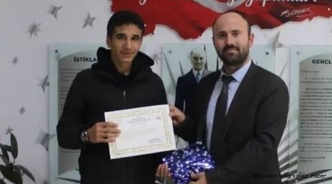 İMAM HATİP LİSESİ MÜDÜRÜ GÜMÜŞ BAŞARILI ÇALIŞMALARA İMZA ATIYOR