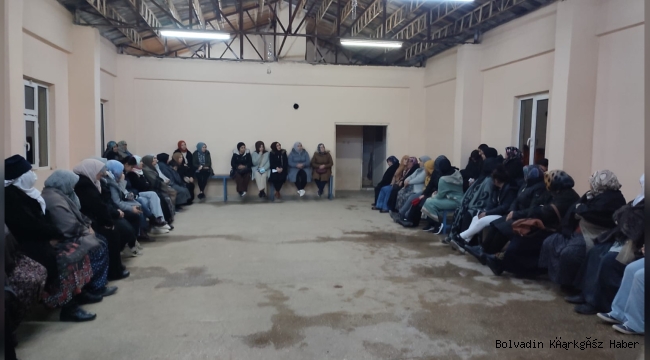 AK KADINLAR VATANDAŞLA BULUŞTU