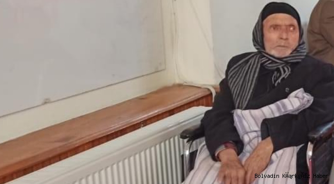 ALİ KAHRAMAN 87 YAŞINDA TEKERLEKLİ SANDALYE İLE CUMASINI BIRAKMIYOR
