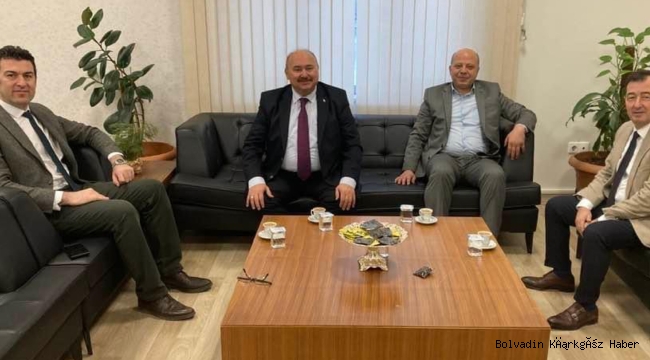 BAŞARILI DOKTOR KOYUNCU’YA KOLAY ve EMRULLAHOĞLU’NDAN HAYIRLI OLSUN ZİYARETİ