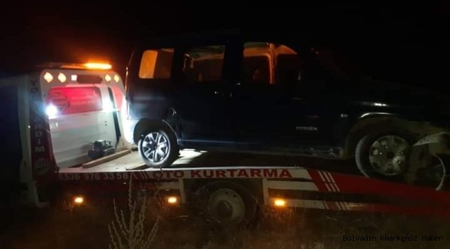 BOLVADİN KAPAKLI MEVKİİ'NDE KAZA! ŞARAMPOLE TAKLA ATTI