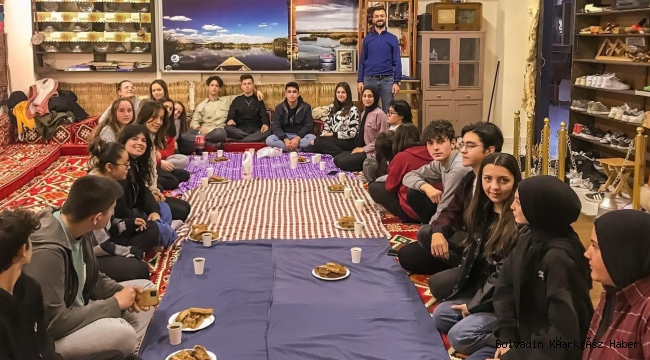 HOYEK’E BOLVADİN SOSYAL BİLİMLER’DEN BÜKMELİ İKRAM!