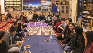 HOYEK’E BOLVADİN SOSYAL BİLİMLER’DEN BÜKMELİ İKRAM!