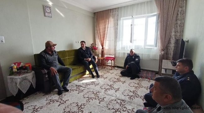 KAYMAKAM BOLAT VEFAT EDEN KORE GAZİSİNİN AİLESİNİ ZİYARET ETTİ