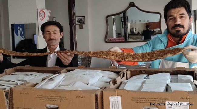 PİDECİ ALİ ERDOĞAN MÜŞTERİLERİYLE TİCTOC VİDEOSU ÇEKİYOR