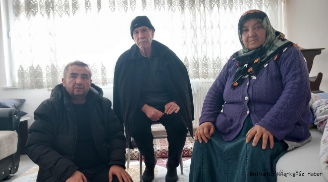 MUHTAR GÜÇLÜ DEPREMZEDELERLE YAKINDAN İLGİLENİYOR