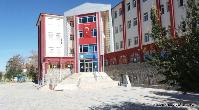 RAMAZAN EMET İMAM HATİP ORTAOKULU DEPREMZEDELER İÇİN HATİM PROGRAMI DÜZENLİYOR