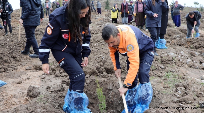 DEPREMDE ŞEHİT OLAN VATANDAŞLAR İÇİN HATIRA ORMANI OLUŞTURULDU