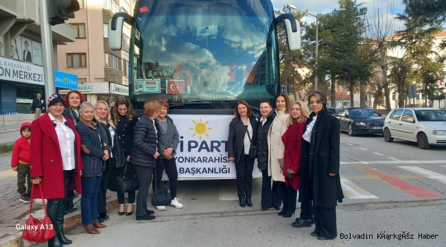 İYİ PARTİ AFYON KADINLARI ANITKABİR’E ZİYARETE GİTTİ