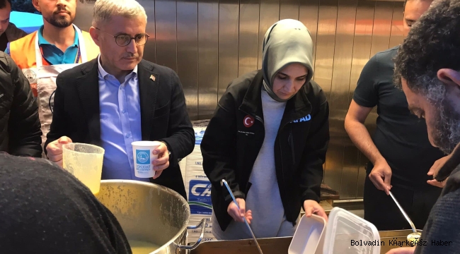 VALİ YİĞİTBAŞI DEPREMZEDELERE İFTAR YEMEĞİ İKRAM ETTİ
