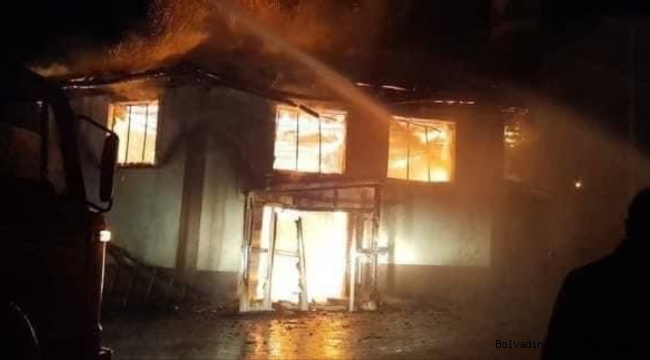 DEREÇİNE’DE CAMİİ KÜLE DÖNDÜ