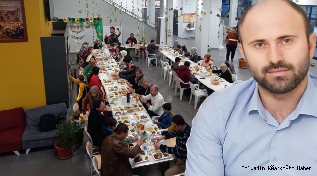 İMAM HATİP LİSESİNİ BAŞARILI GÜNLERİNE DÖNDÜREN MÜDÜR İFTAR YEMEĞİ VERDİ