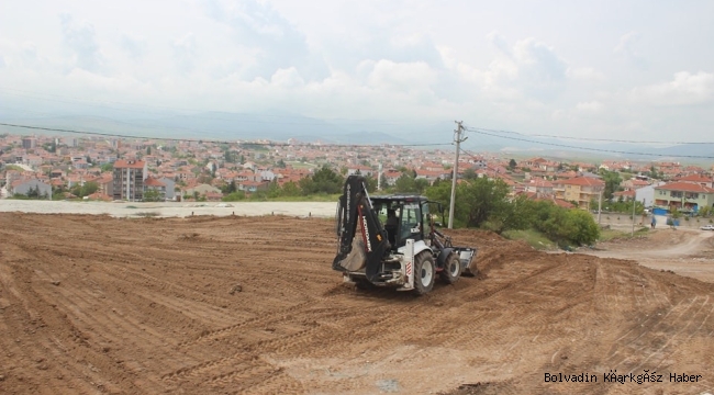 EMİRDAĞ’DA YÜZME HAVUZU AÇILIŞ İÇİN GÜN SAYIYOR