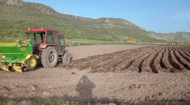 KEMERKAYA’DA PATATES EKİMİ DEVAM EDİYOR