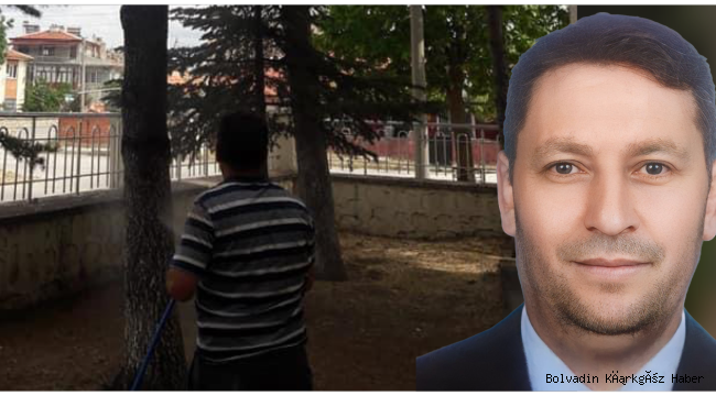 MUHTAR KAHRAMAN MAHALLE SAKİNLERİNİN OTLARINI ÜCRETSİZ BİÇİYOR