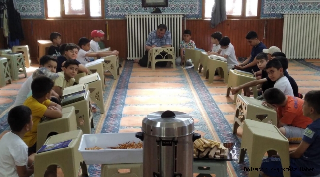 BOLVADİN CAMİLERİNDE ÇİÇEK AÇTI