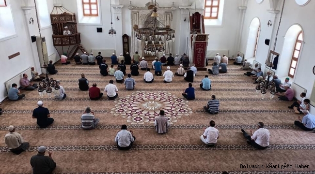 ÇARŞI CAMİİ’NDE ŞEHİTLER İÇİN KURAN- I KERİM TİLAVETİ YAPILDI