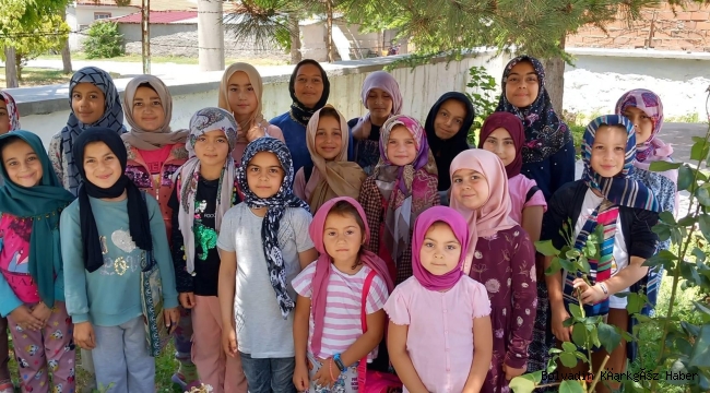 KARABAĞLILAR SOSYAL YARDIMLAŞMA VE DAYANIŞMA DERNEĞİ ÖĞRENCİLERE KURAN- I KERİM HEDİYE ETTİ