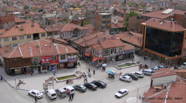 BOLVADİN’DE SICAKLIK 38 DERECEYİ GÖRDÜ
