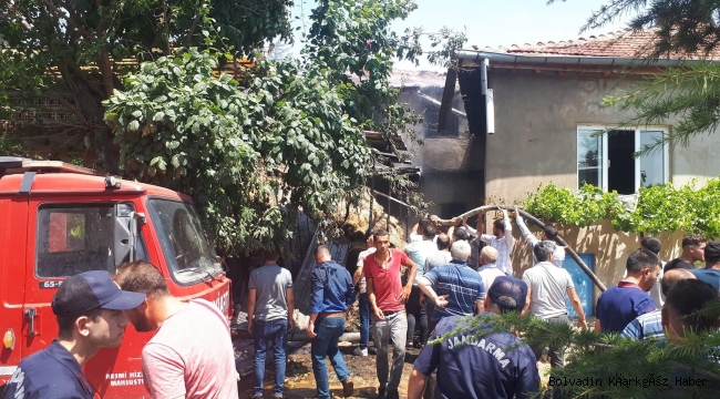 ÖZBURUN KASABASINDA YANGIN ÇIKTI