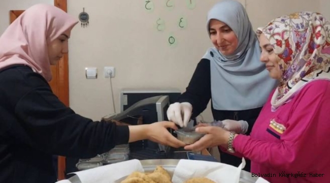 TAŞAĞIL MAHALLESİ KURAN KURSU’NDA PİŞİ VE AŞURE İKRAMI