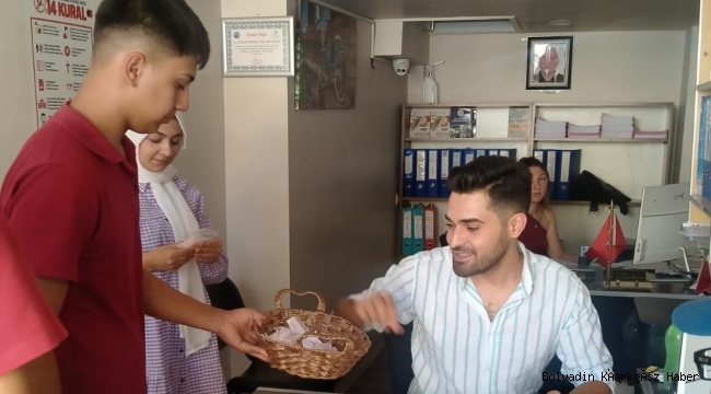 BOLVADİN İMAM HATİP LİSESİ’NDEN ESNAFA HEDİYE