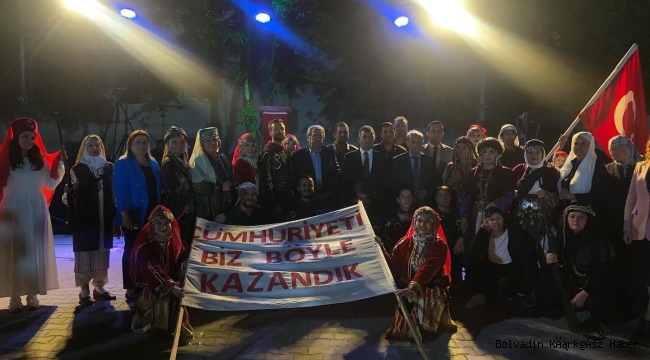 HOYEK EMİRDAĞ’IN KURTULUŞ PROGRAMINDA SAHNE ALDI