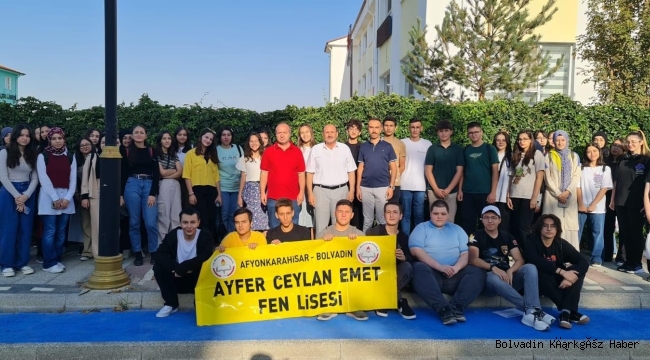 İLÇE MİLLİ EĞİTİM MÜDÜRÜ ÖZÇAL’DAN ÖĞRENCİLERE TEKNOFEST KIYAĞI