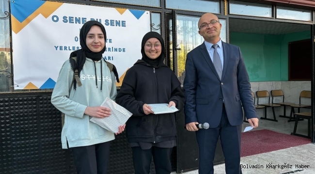 BAŞARIYA DOYMAYAN OKULDA ÖDÜLLER VERİLDİ