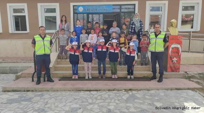 JANDARMA KOMUTANLIĞI BOLVADİN’DE TRAFİK EĞİTİMİ VERİYOR