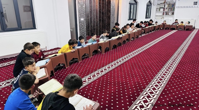 BOLVADİN’DE KURAN ÇİÇEKLERİ AÇTI
