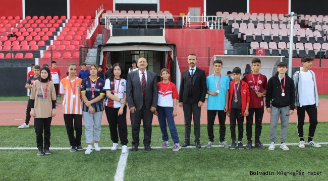 BOLVADİN’DE ÖDÜLLER VERİLDİ