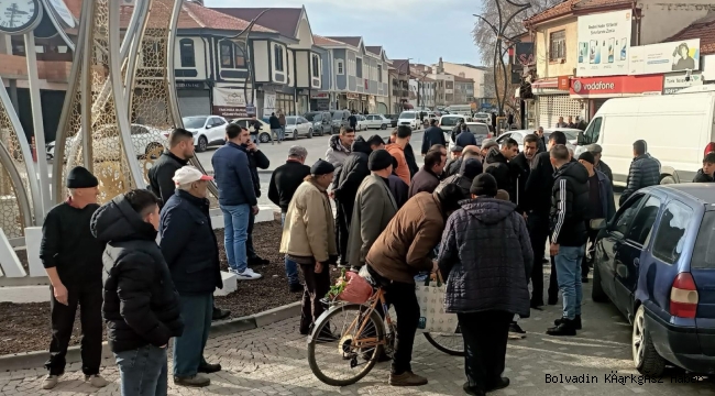 BOLVADİN ÇARŞIDA TRAFİK KAZASI